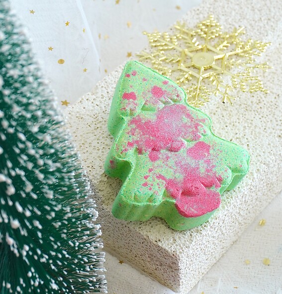 CHRISTMAS TREE BATH BOMB