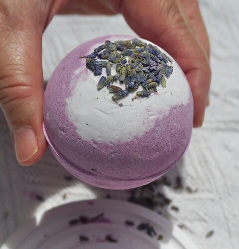 LAVENDER DREAM BATH BOMB