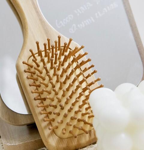 MAGICAL BAMBOO COMB